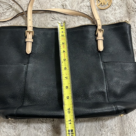 Michael Kors Black and tan zippered handbag - Picture 13 of 13